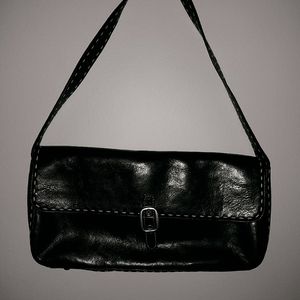 El Portal medium Black Purse faux leather.